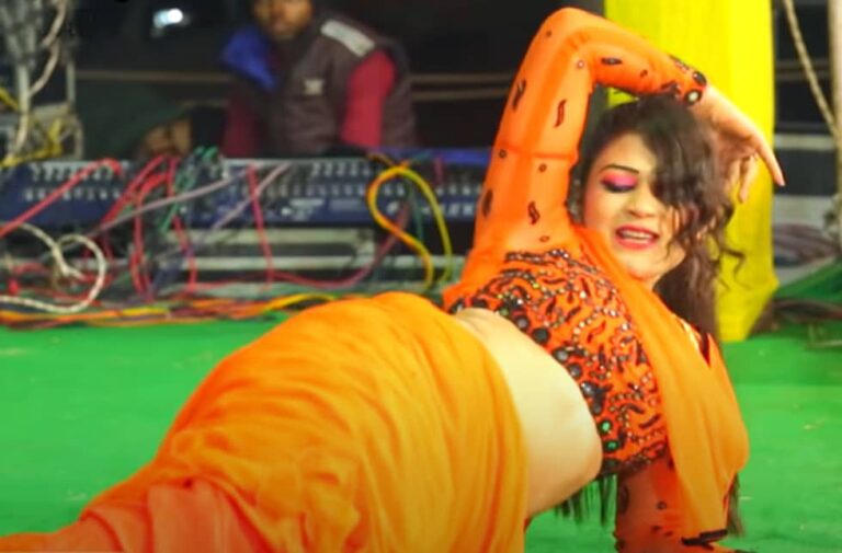 trending rajasthan shakira gori nagori hot dance in yellow lahanga video viral