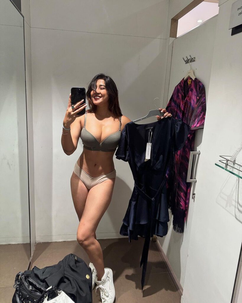 sofia ansari without clothes