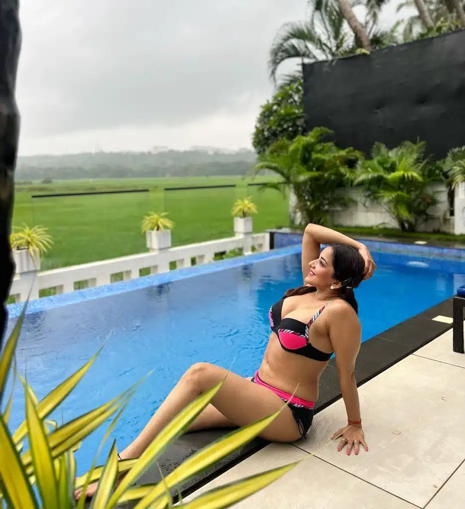 trending Bhojpuri heroine Monalisa bold photos in printed bikini viral in social media
