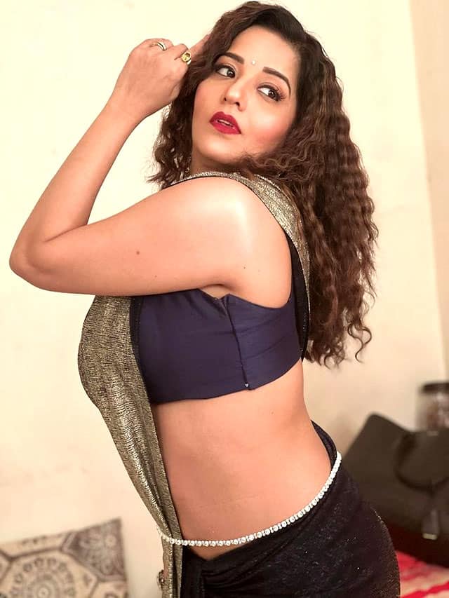 मोनालिसा ने चमकीली साड़ी में दिखाया बदन, फोटोज वायरल