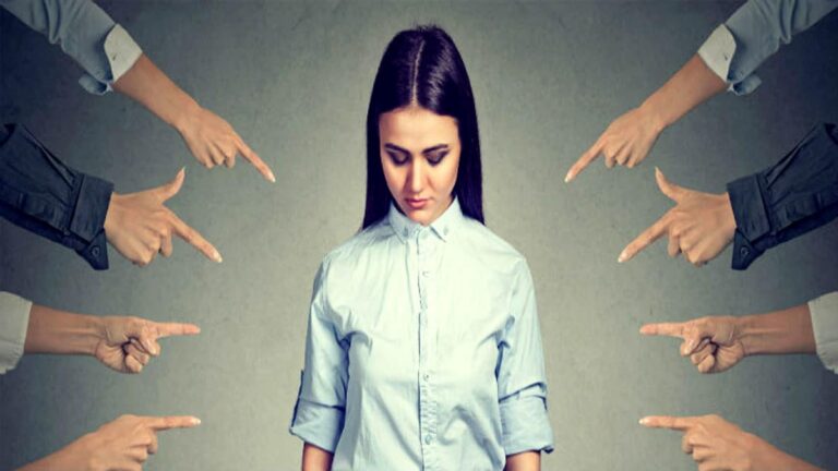 इन वजहों से महिलाओं में तेजी से हो रही मेंटल प्रॉब्लम, कहीं आप भी तो नहीं जिम्मेदार mental pressure on females