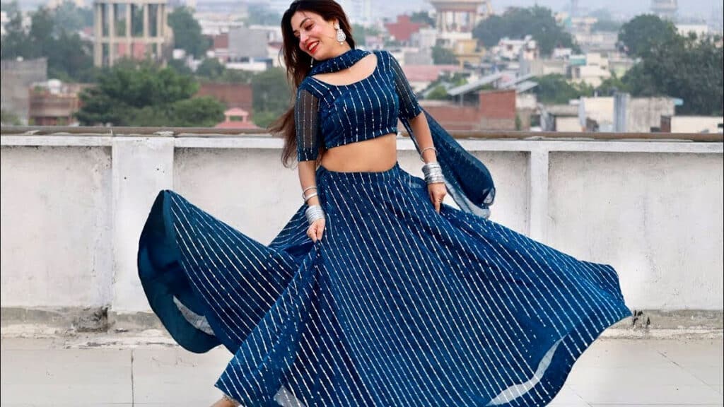 Haryanvi Dance Video: घर की छत पर लड़की ने हरियाणवी गाने पर किया गर्दा डांस, पड़ोसी भी लगे ताकने
