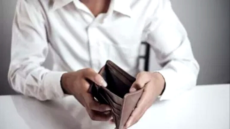 Vastu Tips for Money: हाथ में नहीं टिकता पैसा, करें ये उपाय paisa kaise paen