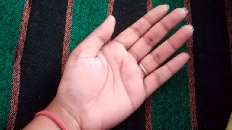 Palmistry: हथेली में यह होती है धन की रेखा, जिंदगी भर मां लक्ष्मी रहतीं मेहरबान dhan ki rekha