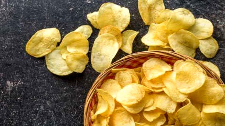 Business Idea: केवल 850 रुपये में शुरू करें यह बिजनेस, हर दिन होगी हजारों की कमाई aloo chips business idea