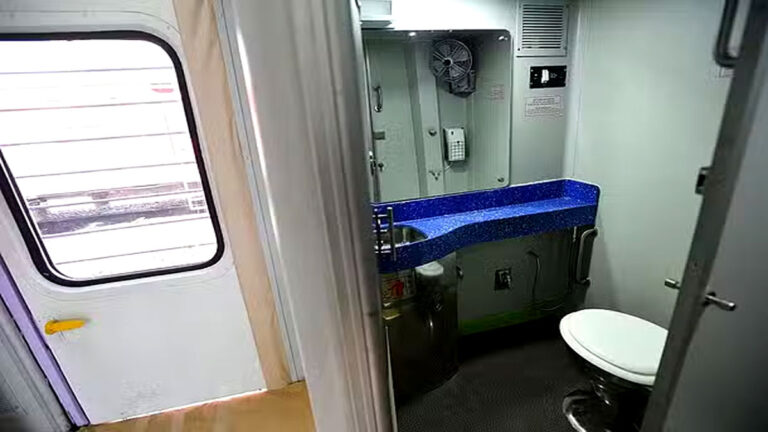 indian railway toilt