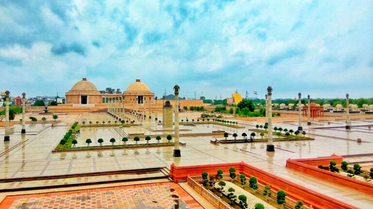 कम बजट में घूमने के लिए बेस्ट हैं लखनऊ की ये जगहें, हर कोई हो जाता फैन lucknow best places main