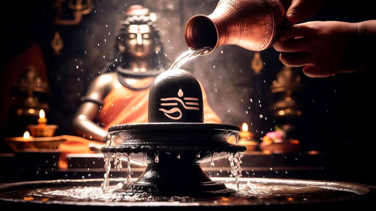 shivlinga par jal
