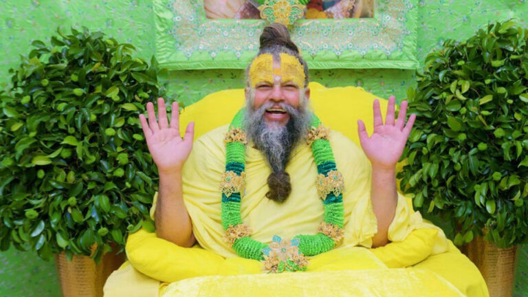 Premanand Ji Maharaj: प्रेमानंद जी महाराज के पीले कपड़े पहनने की वजह premanand ji maharaj