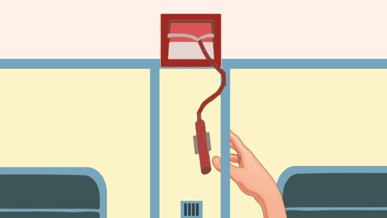 बिना वजह खींची ट्रेन की चेन तो मिलेगी यह सजा, सख्त हैं रेलवे के नियम chain pulling inside