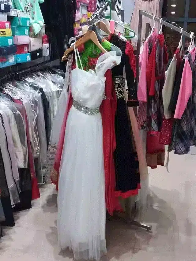 कानपुर की ये मार्केट्स हैं सस्ते कपड़ों की जन्नत | Kanpur Cheap Clothes Market Guide