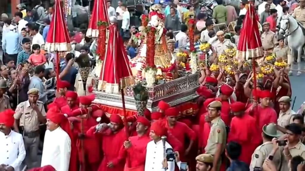 राजा हटाना चाहता था घर, तवायफ ने शिव की मूर्ति लगाकर रच दिया इतिहास! 2 gadisar dancer 2