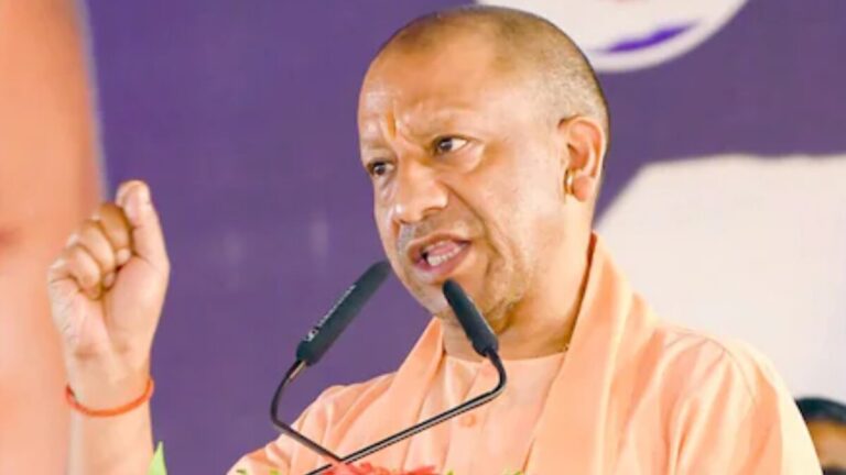 होली से पहले सख्ती, यूपी में के 47 हजार अफसर-कर्मचारियों की सैलरी पर खतरा, संपत्ति विवरण के बिना नहीं मिलेगा वेतन UP News 8