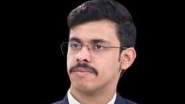 यूपी में चाय बेचने वाले के बेटे देव डुडेजा ने रचा इतिहास, 2024 में IRS बनकर नहीं भरा मन तो UPSC 2025 में फिर लहराया परचम Dev Dudeja
