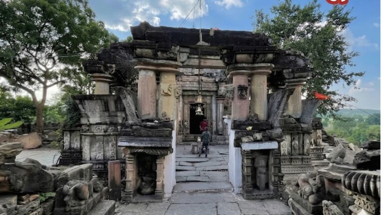 यूपी में बसा ‘छोटा सोमनाथ’! चित्रकूट का ये रहस्यमयी शिव मंदिर बदल देता है किस्मत, कोई नहीं लौटता खाली हाथ Chota Somnath mandir
