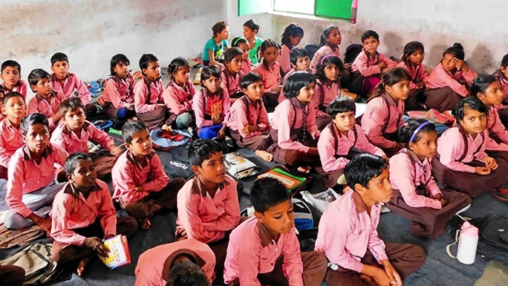 School Timing Change: UP के इस जिले में कक्षा 1 से 8 तक बदला स्कूल टाइम, नया टाइम टेबल लागू up me school time badla.jpg
