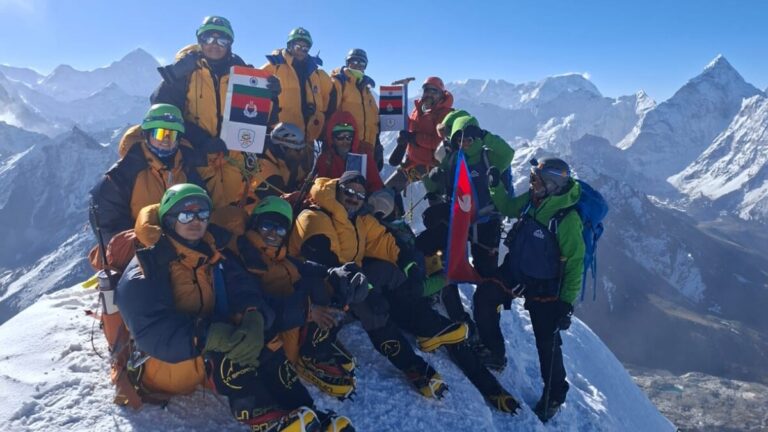 जहां सांस लेना मुश्किल, वहां BSF की बेटियों ने गाया ‘वंदे मातरम’ और रचा इतिहास Everest mission by BSF women