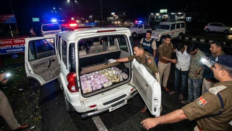 देहरादून में करोड़ों की कैश तस्करी का भंडाफोड़, स्कॉर्पियो के ‘सीक्रेट केबिन’ से मिले 1.55 करोड़ secret cabin in scorpio