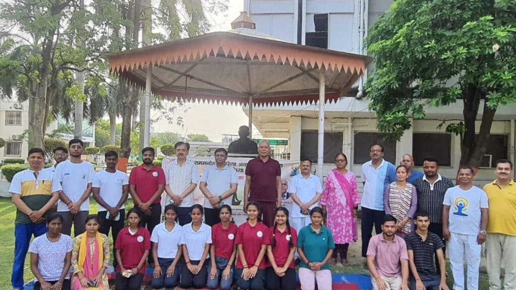 अवध विश्वविद्यालय में योग दिवस का चौथे दिन पूर्वाभ्यास, ‘Yoga for Healthy Aging’ थीम पर जोर International Yoga Day