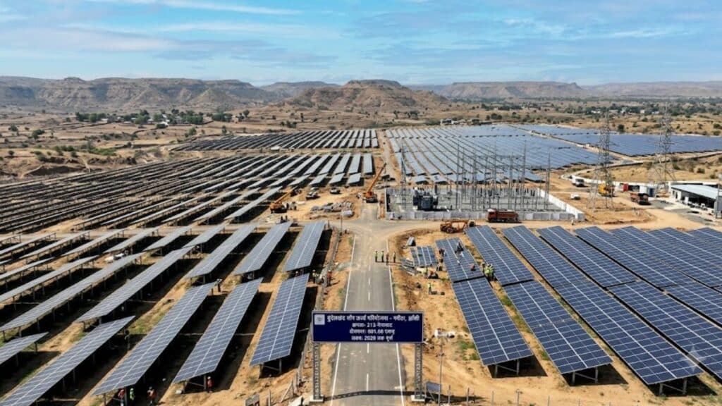 झांसी में 213 मेगावाट का सोलर पार्क बनेगा, 2028 तक होगा तैयार; बीडा और डिफेंस कॉरिडोर को मिलेगी हरित ऊर्जा Jhansi Solar Park