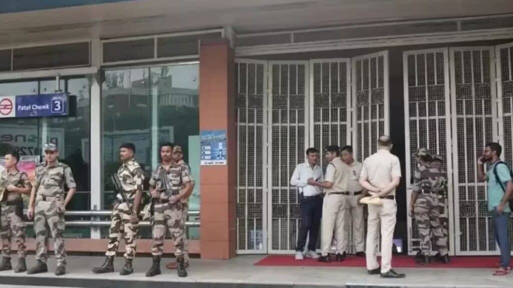 NEET Protest: नई दिल्ली मेट्रो स्टेशन भी बंद, अब 18 स्टेशन प्रभावित; CJP का प्रदर्शन जारी New Delhi Metro Station closed