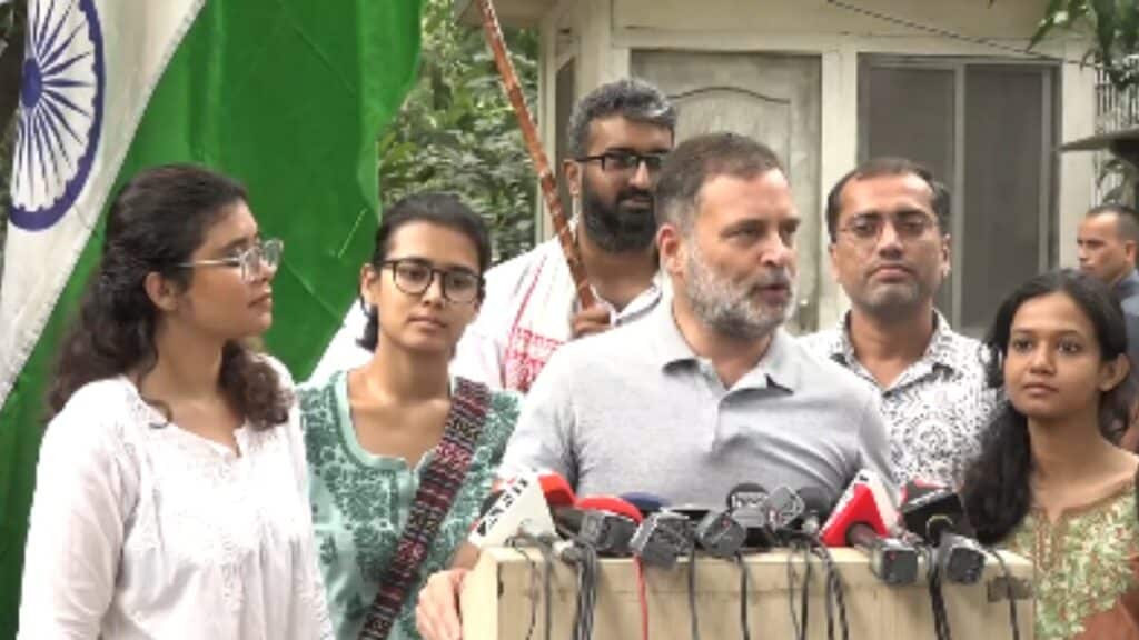 NEET पेपर लीक पर बवाल! राहुल गांधी का सरकार पर हमला, जंतर-मंतर पर प्रदर्शन तेज, 17 मेट्रो स्टेशन बंद Rahul Gandhi