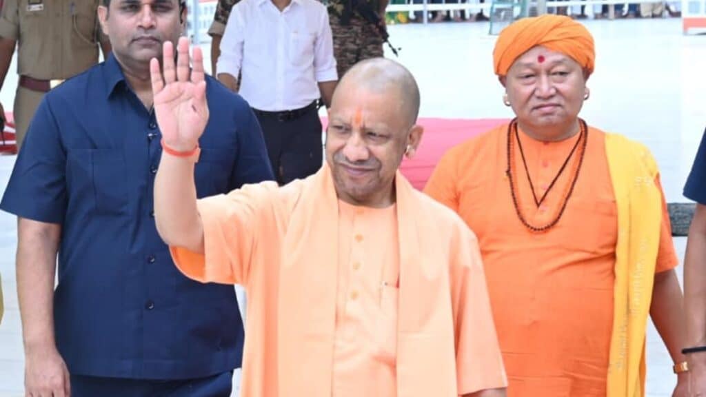 ‘रेशम सखी’ से लेकर सब्सिडी तक… जानें कैसे योगी सरकार का रेशम मिशन दोगुनी करेगा किसानों की आय Yogi Government