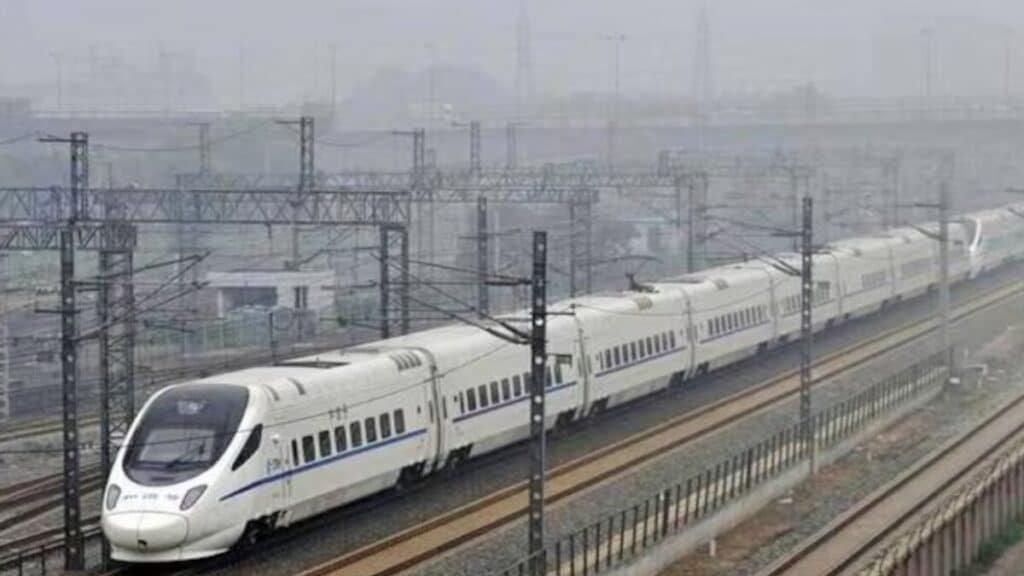 4 घंटे में दिल्ली से वाराणसी! यूपी के 11 बड़े शहरों को जोड़ेगी बुलेट ट्रेन, जेवर एयरपोर्ट से लखनऊ-अयोध्या तक हाईस्पीड कनेक्टिविटी Delhi Varanasi Bullet Train