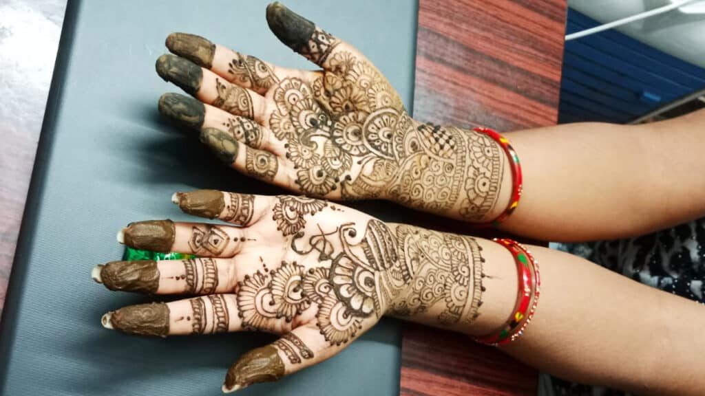 सावन में मेहंदी लगाने का शुभ दिन कौन सा? जानिए धार्मिक मान्यता और सही समय Mehndi in Sawan
