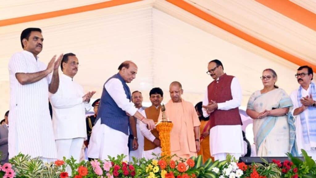 लखनऊ को 101 करोड़ की सौगात, योगी सरकार के विकास कार्यों पर राजनाथ का भरोसा yogi adityanath