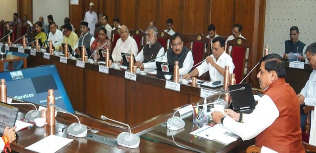 MP Cabinet: मोहन यादव कैबिनेट के बड़े फैसले, 24,500 करोड़ से ज्यादा के विकास कार्यों को मंजूरी, अग्निवीरों को 20% आरक्षण MP Cabinet Decisions