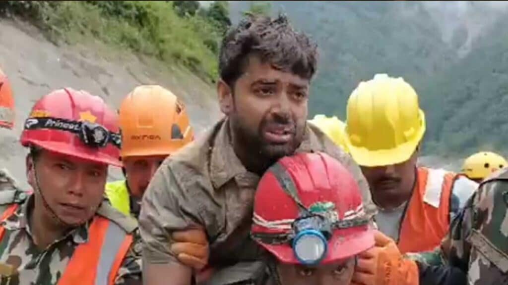 ‘घबराइए मत, हम बचाने आ रहे हैं…’ 9 दिन बाद टनल में फंसे लोगों ने दिया जवाब, एक सुरक्षित बाहर निकला Nepal Flood