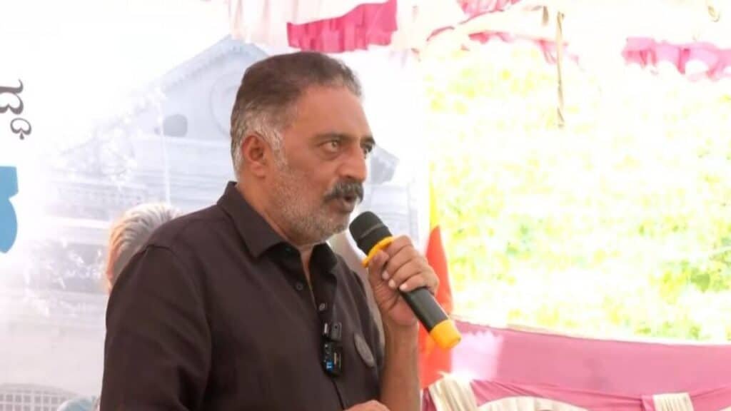 प्रकाश राज बेंगलुरु में हिरासत में, कर्नाटक में SIR-2026 के खिलाफ ‘इलेक्शन कमीशन चलो’ मार्च, ड्राफ्ट वोटर लिस्ट पर बवाल Prakash Raj