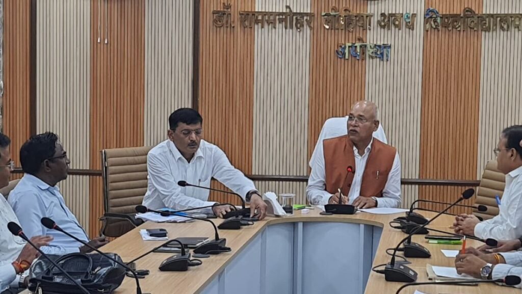 Ayodhya News: अवध यूनिवर्सिटी में बदलेगा परीक्षा पैटर्न, प्रतियोगी परीक्षाओं की तर्ज पर तैयार होंगे प्रश्न पत्र RMLAU