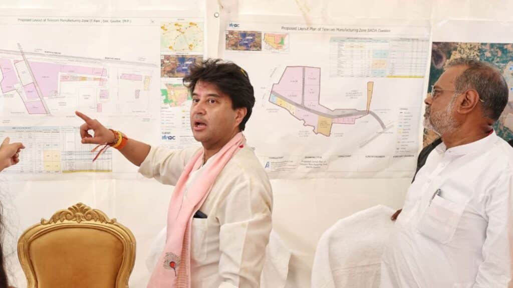 ग्वालियर में बनेगा एसिया का पहला Telecom Manufacturing Zone, 24 कंपनियां लगाएंगी 5,500 करोड़, 18 हजार से ज्यादा नौकरियां Telecom Manufacturing Zone