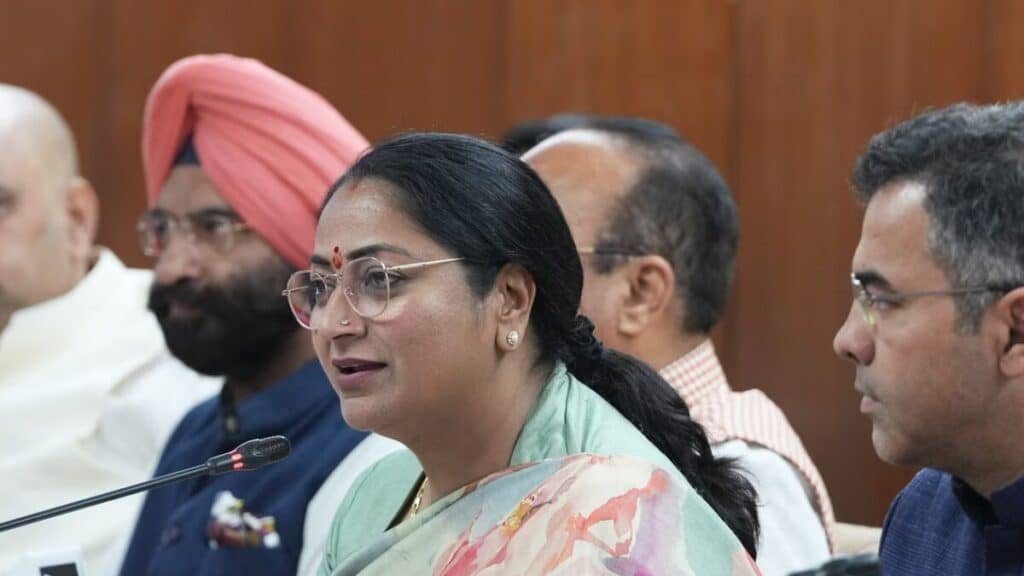 दिल्ली को मिला बड़ा तोहफा! 30 साल पुरानी मांग पूरी, PWD के 3,214 इंजीनियरिंग पदों के लिए बनेगा अलग कैडर delhi pwd engineering cadre