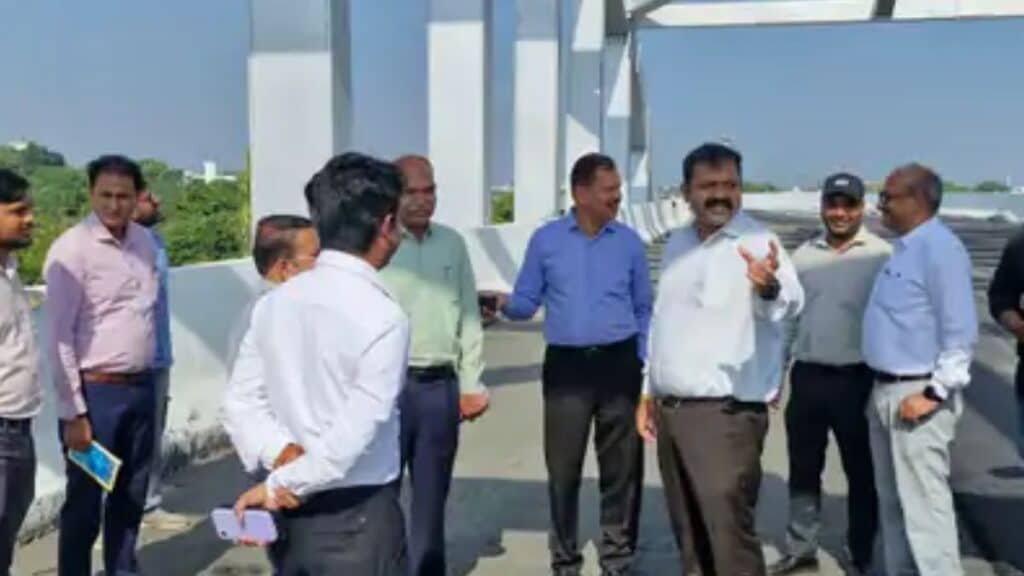 लखनऊ वालों के लिए GOOD NEWS! इस दिन शुरू होगा सबसे ऊंचा फ्लाईओवर, 10 लाख लोगों की ट्रैफिक टेंशन होगी खत्म Lucknow Flyover