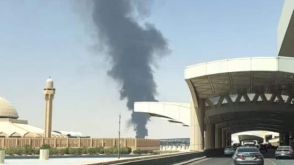 Riyadh Airport Blast: रियाद एयरपोर्ट पर धमाके का दावा, दर्जनों लोगों की मौत, हूतियों पर शक Riyadh Airport Blast