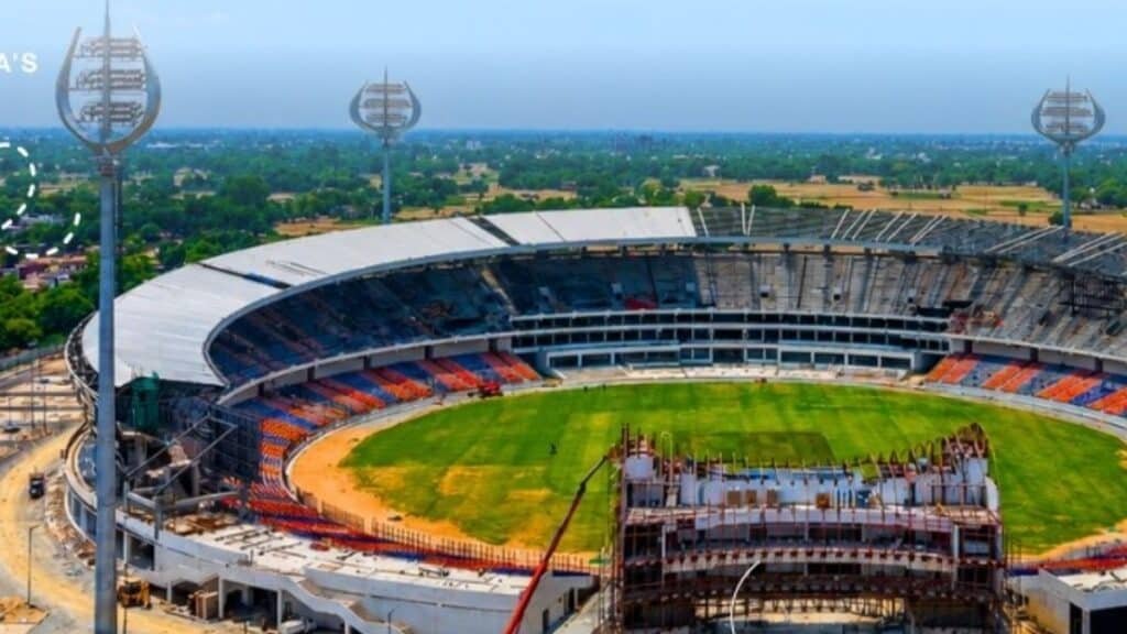 त्रिशूल, डमरू और बेलपत्र से सजा अनोखा क्रिकेट स्टेडियम तैयार, 95% काम पूरा, जानें कब होंगे मैच Varanasi Cricket Stadium